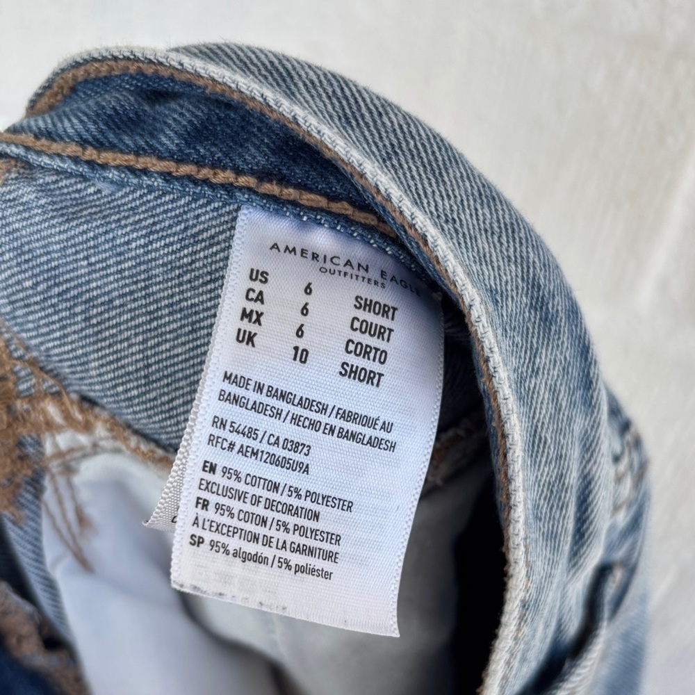 American Eagle Outfitters Mom Jean Acid Wash High Rise Straight Jeans sz 6 Short - Picture 8 of 8